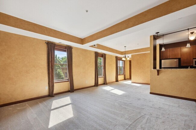 Building Photo - 1 BR/1 BA Crocus Hill Charmer!