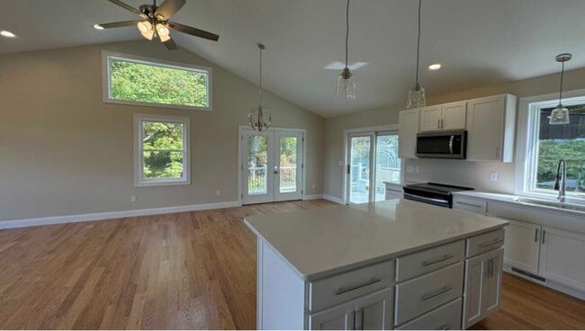 Building Photo - 58 Pleasant St