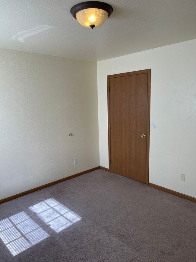 Building Photo - 16878 Hurricane Ln