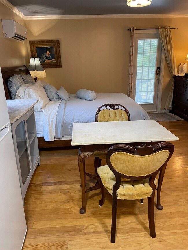 Building Photo - 198 Schools Dr