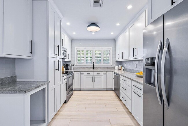 Building Photo - 215 Cortez Rd