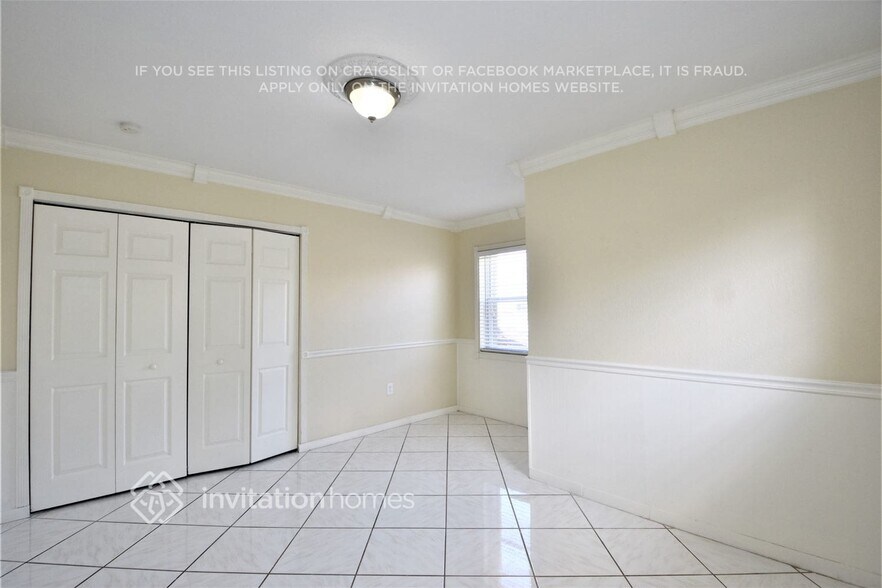 Building Photo - 1095 SW 135th Pl