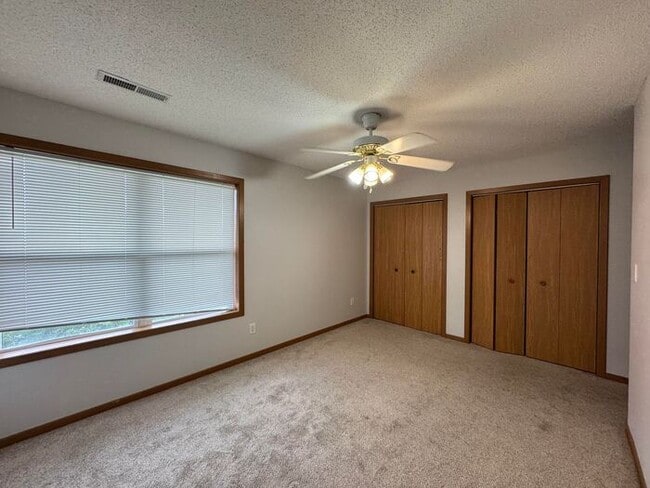 Building Photo - $1,550 | 2 Bedroom, 2.5 Bathroom Multi Floor Town Home | Pet Friendly* | Available for Immediate ...