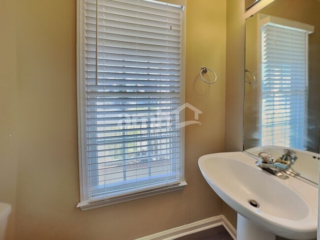 Building Photo - 1 Rosebank Ct