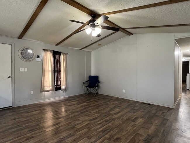 Building Photo - 3-Bed, 2-Bath Mobile Home in Agra