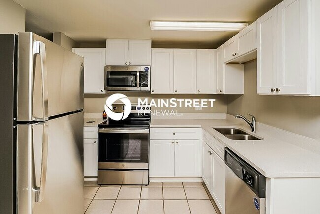 Building Photo - 3 Bedroom Pet-Friendly Home in Largo, FL with Main Street Renewal