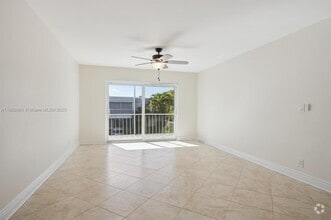 Building Photo - 6505 Bay Club Dr