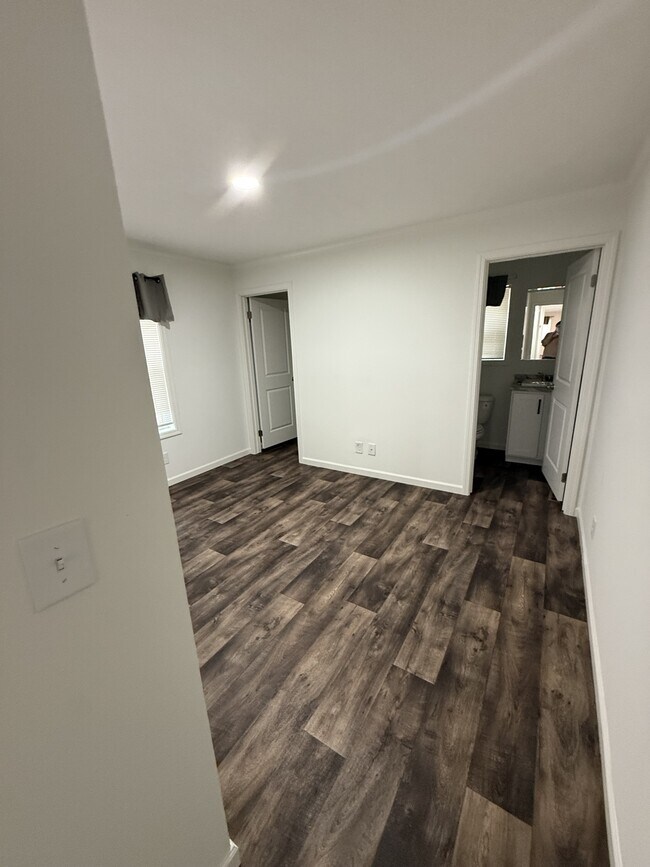 Building Photo - 18 Abbott St