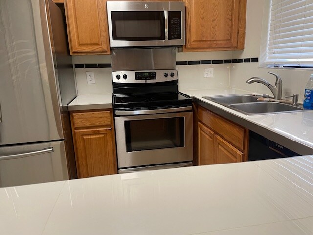 Building Photo - 4591 SE Roaring Brook Way