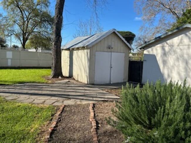 Building Photo - First Offering