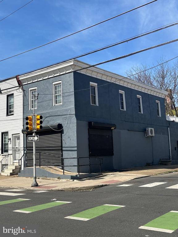 Building Photo - 1200 S 22nd St