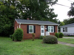 Building Photo - Beautifully Renovated 2 Bedroom 1 Bath Brick Home