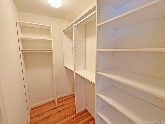 Building Photo - 54 Fairways Dr