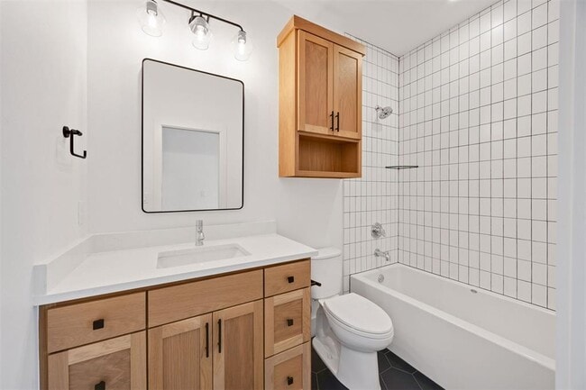 Building Photo - 966 Hangar Dr