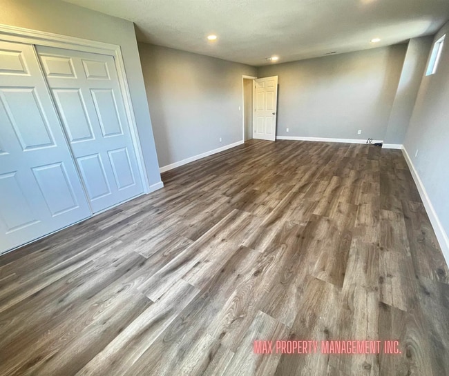 Building Photo - 5483 Wadean Pl