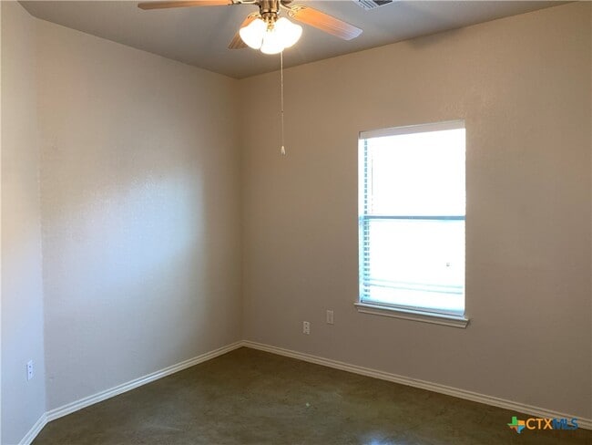 Building Photo - 235 Anne Louise Dr