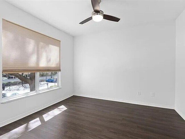 Building Photo - Stylish 2 Bed, 1 Bath Condo in Bella Terra...