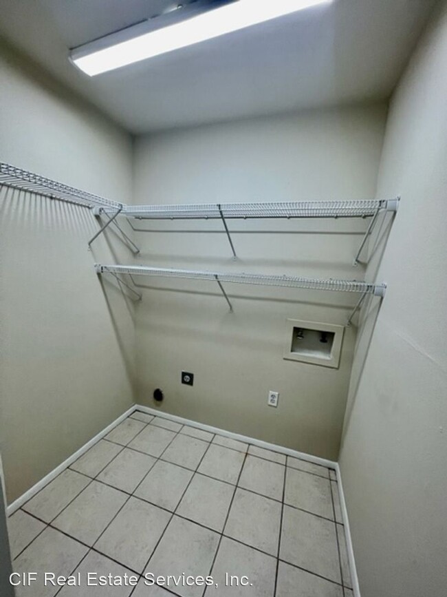 Building Photo - 2 br, 1 bath House - 1500 Lake Shore Dr. U...