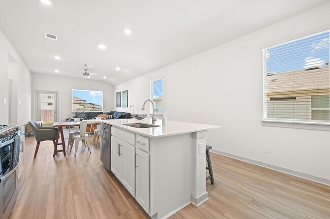 Building Photo - 526 Millbrook Blvd