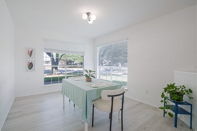 Building Photo - 14817 Single Trce