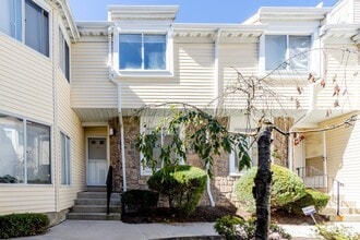 Building Photo - 1050 Schmidt Ln