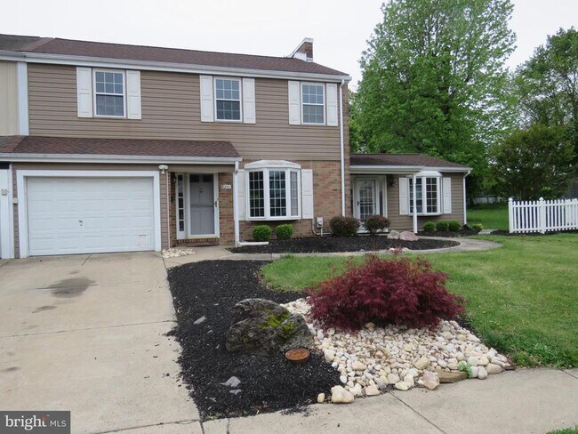 Building Photo - 6261 Patrick Henry Ct