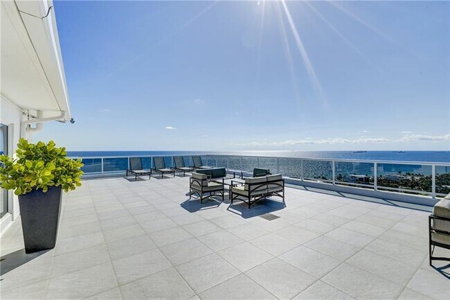 Building Photo - 2841 N Ocean Blvd