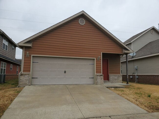 Primary Photo - 2-Bedroom, 2.5-Bath Home with 2-Car Garage...