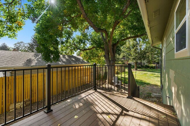 Building Photo - Freshly Updated 4 Bedroom Home