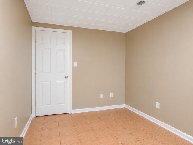 Building Photo - 15 English Oak Cir