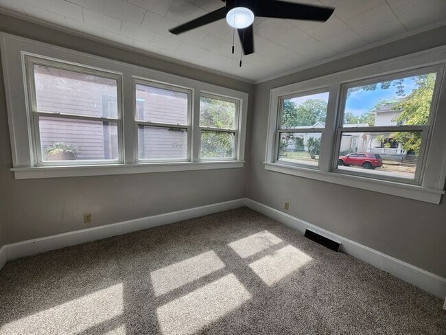 Building Photo - 1st Floor Apartment - 3 Bedroom/2 Bath Apa...