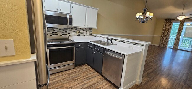 Building Photo - River Oaks Community
