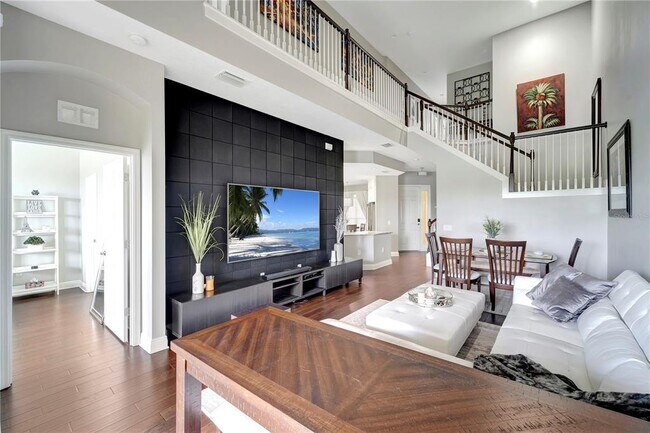 Building Photo - 8436 Miramar Way