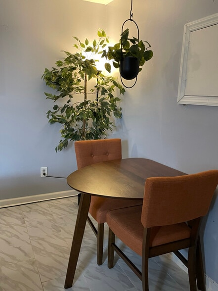 Building Photo - 888 W Lombard St