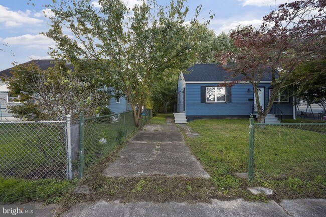 Building Photo - 821 S Woodlynn Rd