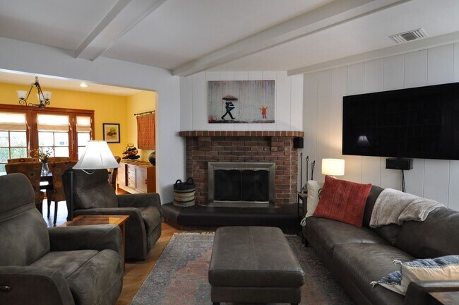 Building Photo - 4 Bedroom Pool Home for Rent in Woodland H...
