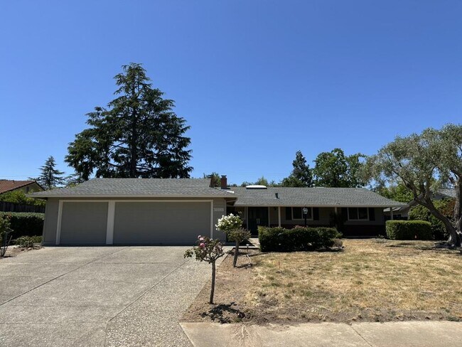 Building Photo - 12689 Cambridge Dr