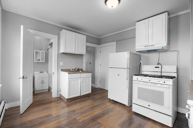 Building Photo - 14 Crown St