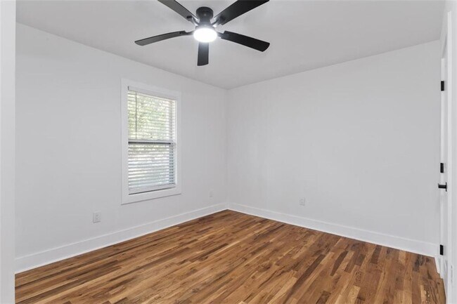 Building Photo - 1514 Peachcrest Rd