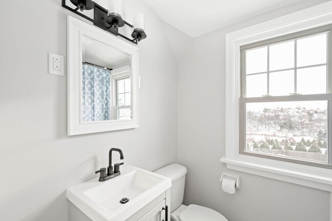 Building Photo - Charming 4 bedroom home in Pittsburgh avai...