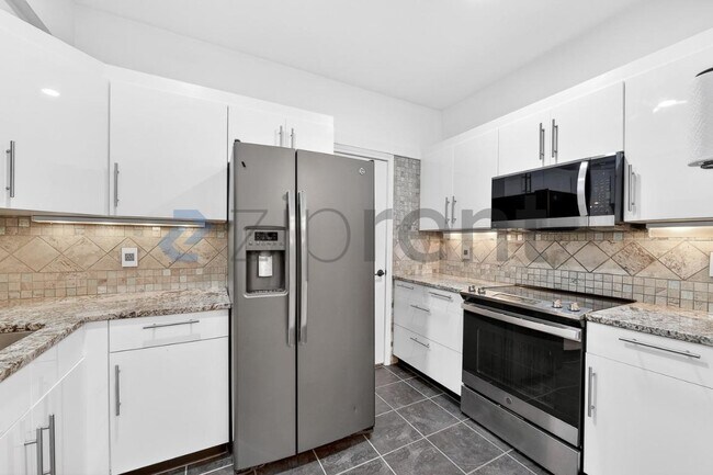 Building Photo - 4040 Avondale Ave