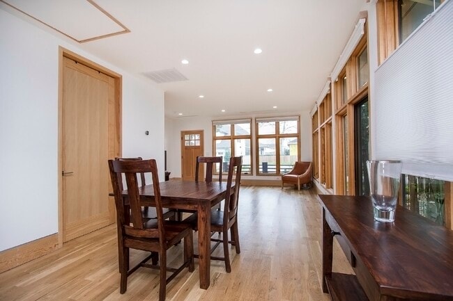 Building Photo - 811 E 23rd St