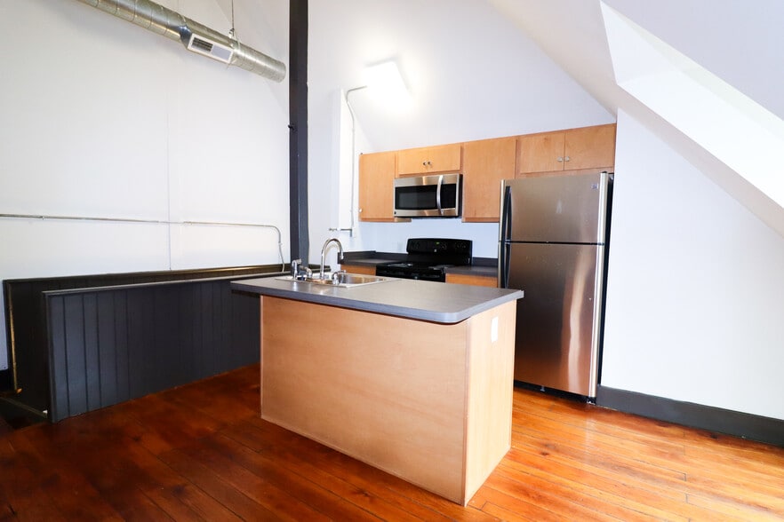 Building Photo - 2632 Eden Ave