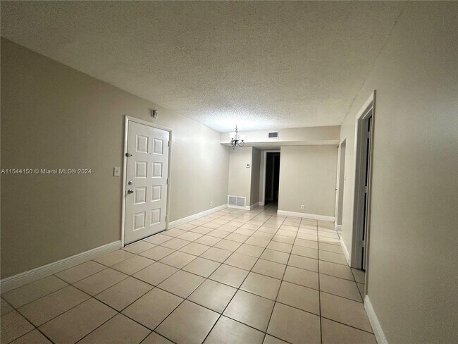 Building Photo - 2700 Riverside Dr