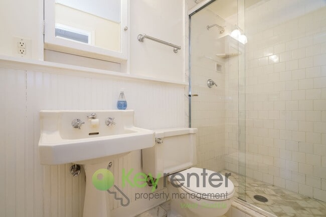 Building Photo - Your West Seattle Retreat – Hot Tub, Firep...