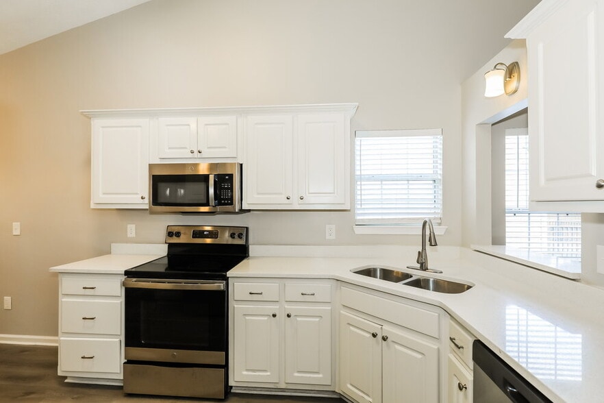 Building Photo - 11752 Spring Lake Way