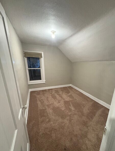 Building Photo - 477 3rd Ave NE