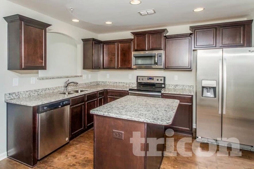 Building Photo - 1093 Neeleys Bend E