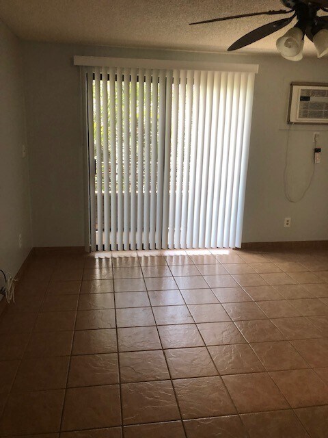 Building Photo - Unfurnished 2 BR/2BA Condo