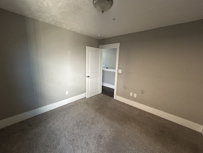 Building Photo - 222 Jasmine Row